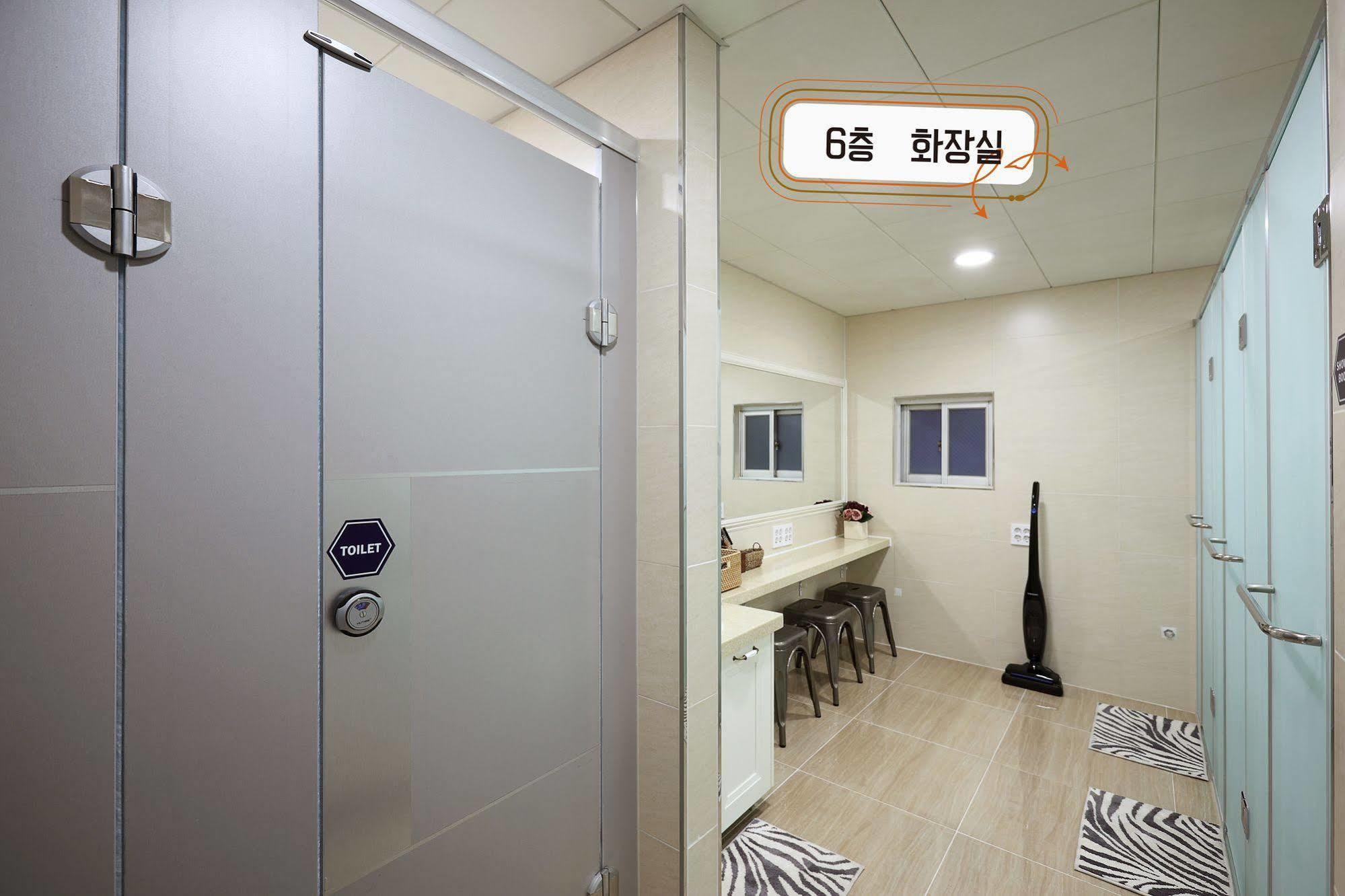First Guesthouse Busan Extérieur photo