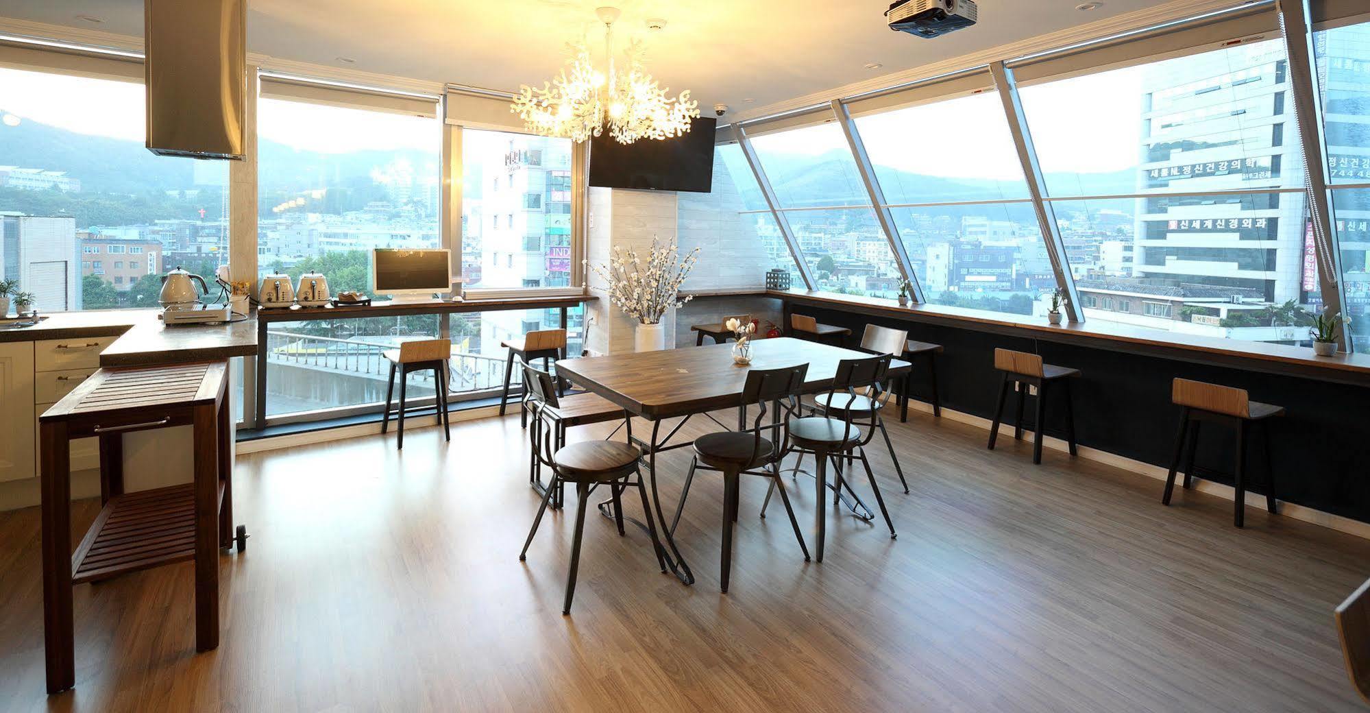 First Guesthouse Busan Extérieur photo