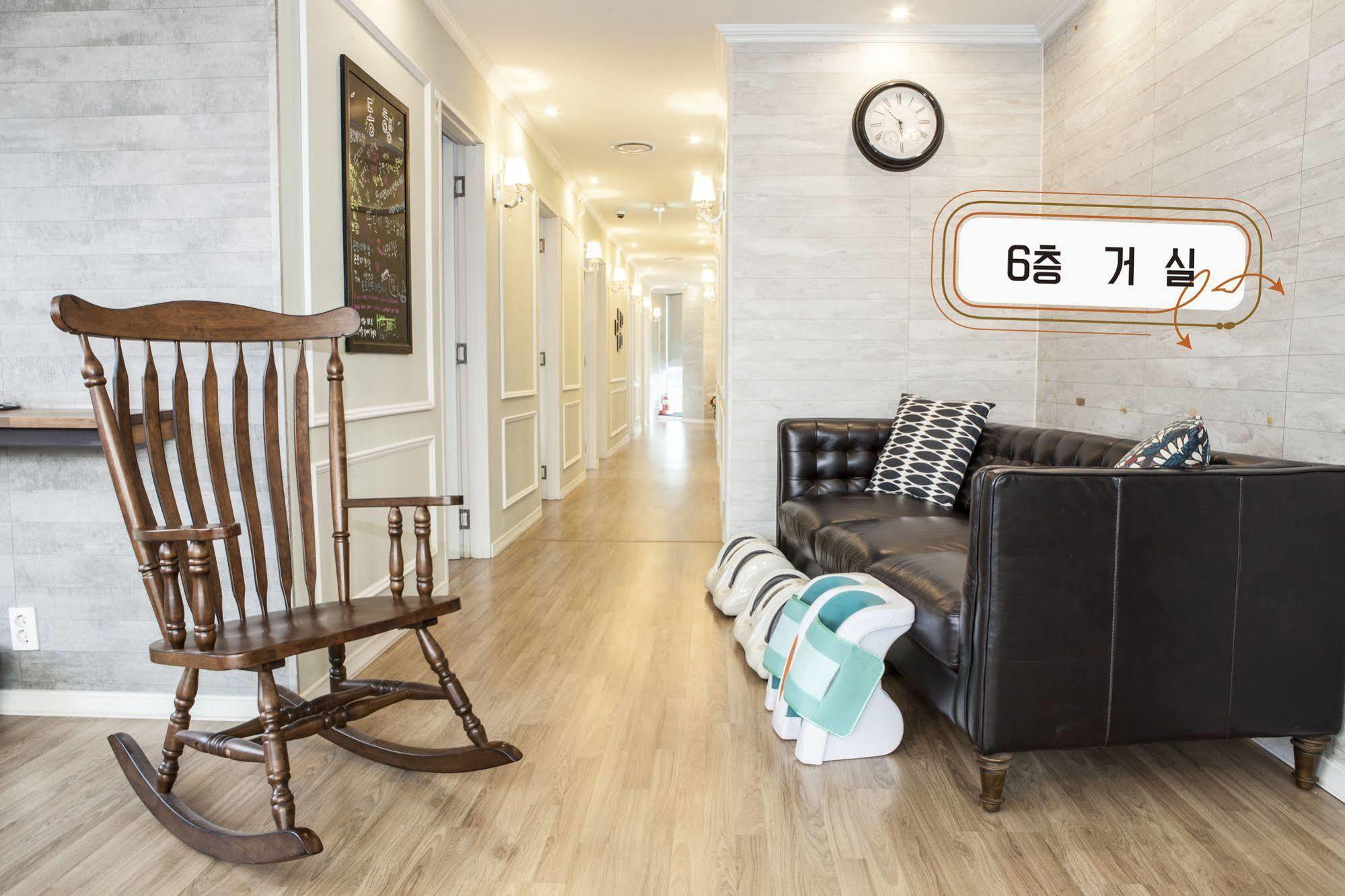 First Guesthouse Busan Extérieur photo