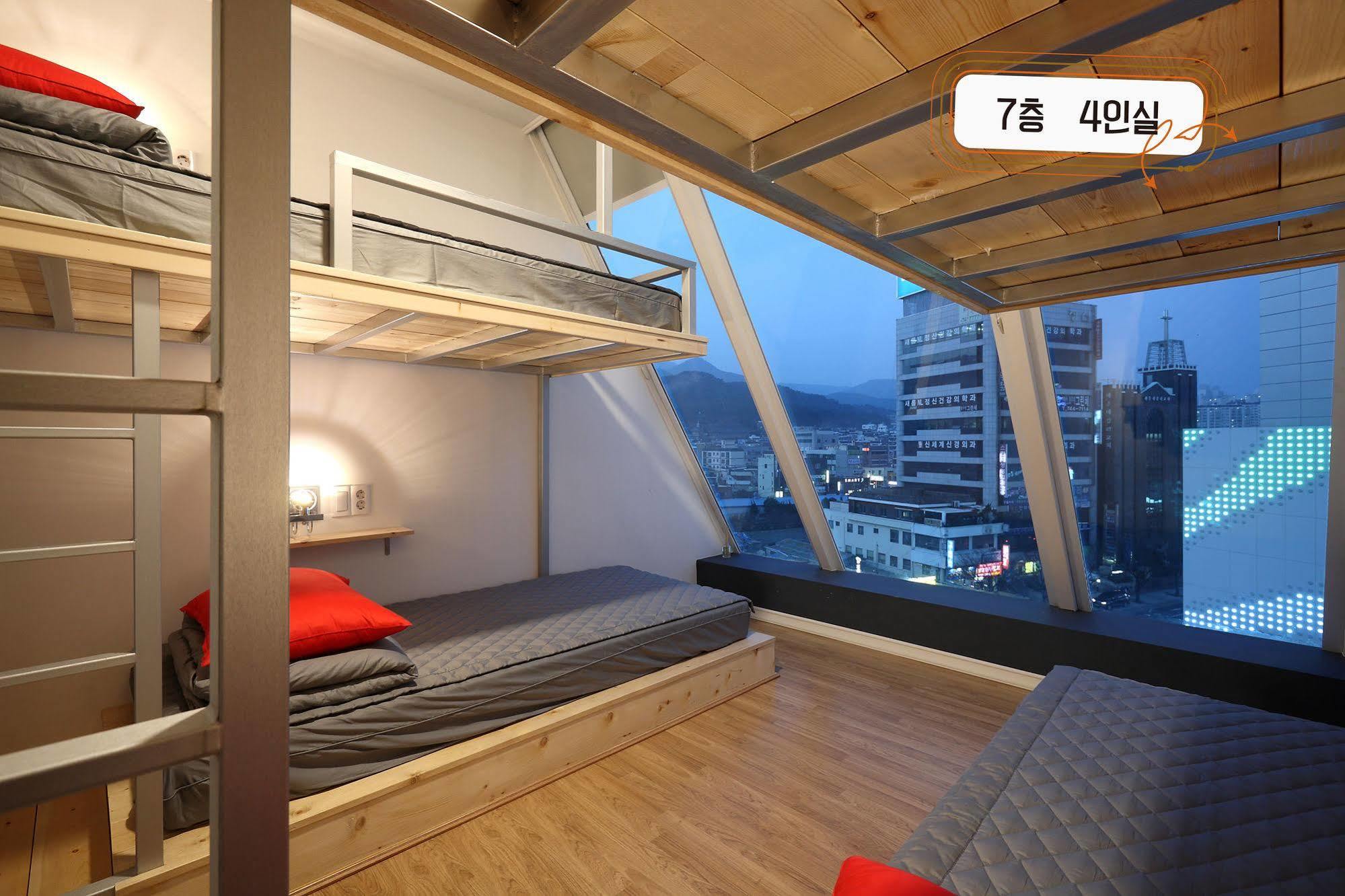 First Guesthouse Busan Extérieur photo
